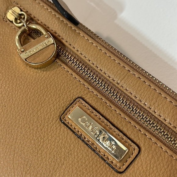 Calvin Klein zip wristlet clutch camel cream leather gold hardware bag - Picture 3 of 8